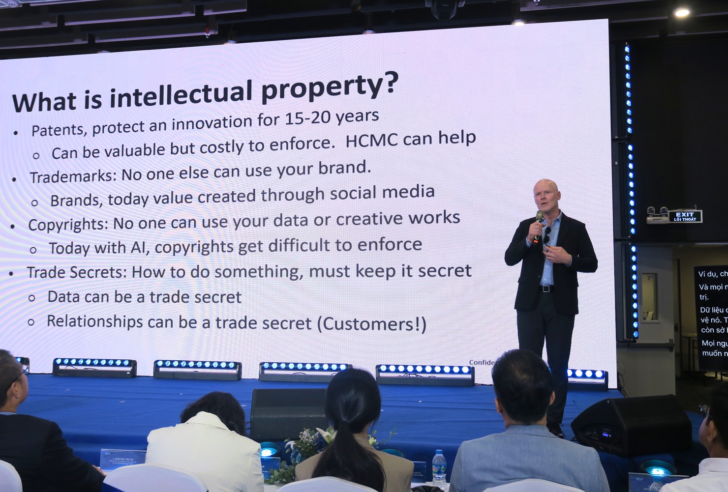 Ông Daniel Theobald lưu ý, các startup không nên bắt chước mù quáng Thung lũng Silicon vì hầu hết (95%) các startups đều thất bại. Ảnh: Đức Mỹ