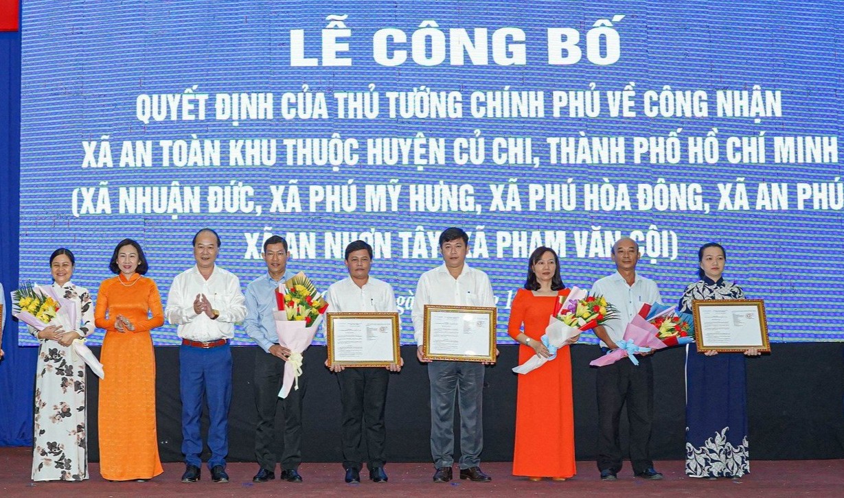 Công nhận xã an toàn khu ở TP. Hồ Chí Minh năm 2023. Ảnh: VP