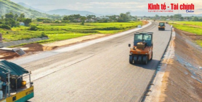 VIDEO: Thủ tướng phát Công điện khẩn, yêu cầu giải ngân 360.000 tỷ đồng vốn đầu tư công