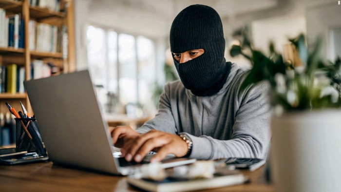 VIDEO: Cảnh giác với chiêu lừa đảo “mua tiền bẩn để rửa” trên mạng